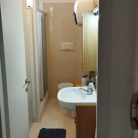 E Un Semplice Posto Letto Nell'ingresso Centralissimo 圣雷默