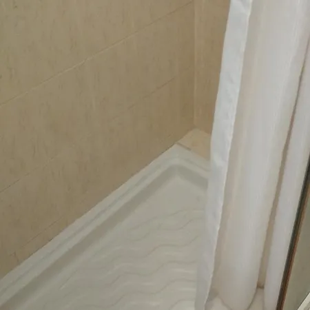 民宿 E Un Semplice Posto Letto Nell'ingresso Centralissimo 圣雷默