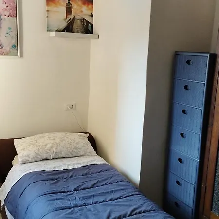 E Un Semplice Posto Letto Nell'ingresso Centralissimo 民宿 *